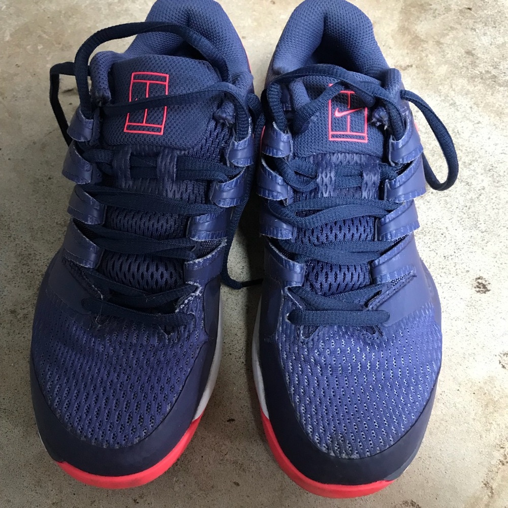 Nike Tennis Shoes
